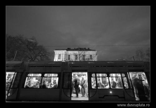 tramvai alb-negru